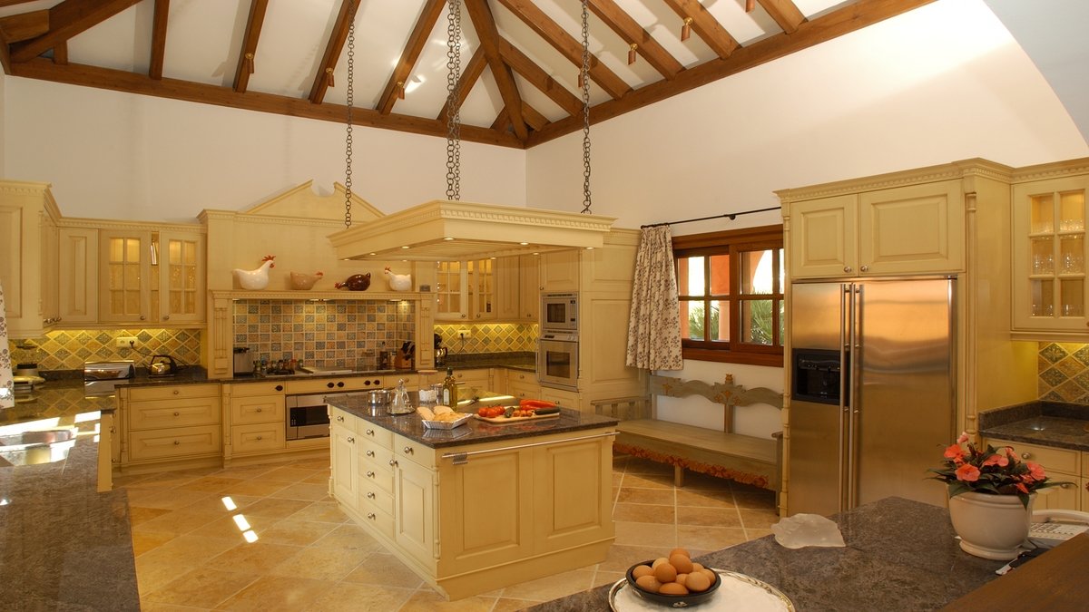 beachfront villa golden mile