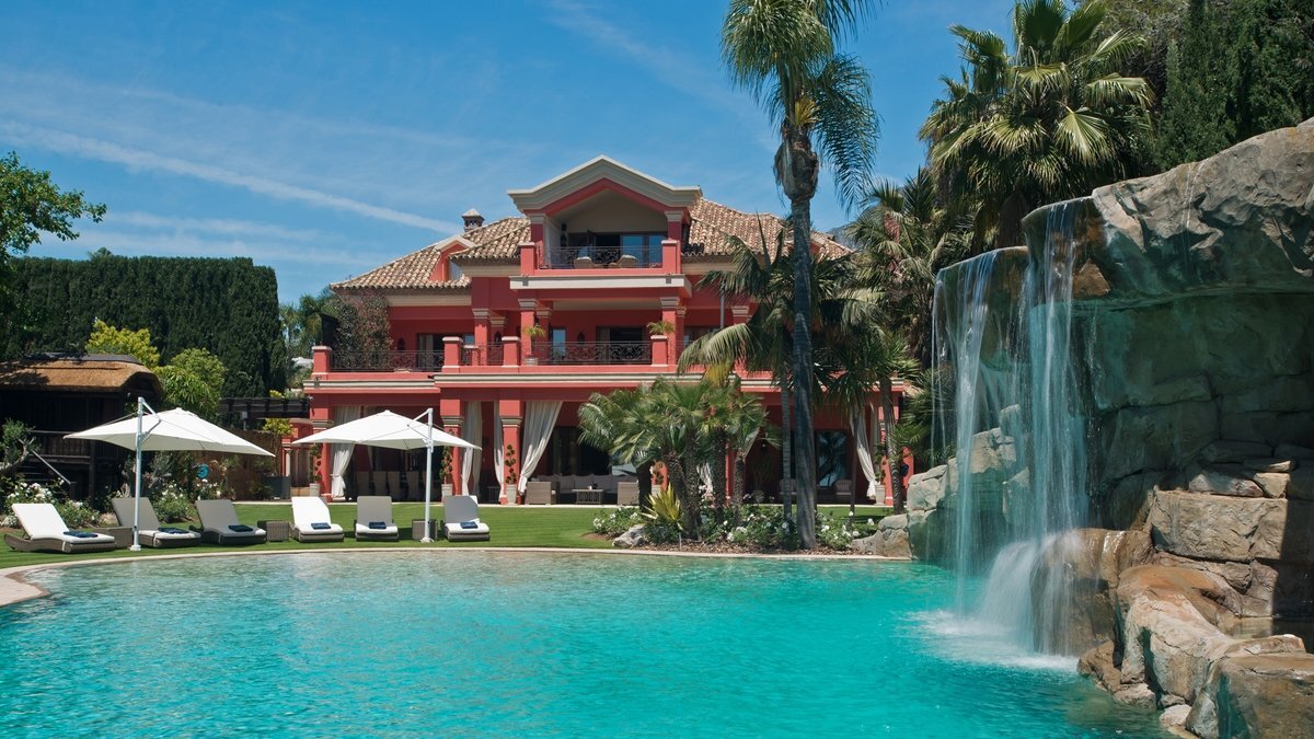 beachfront villa golden mile
