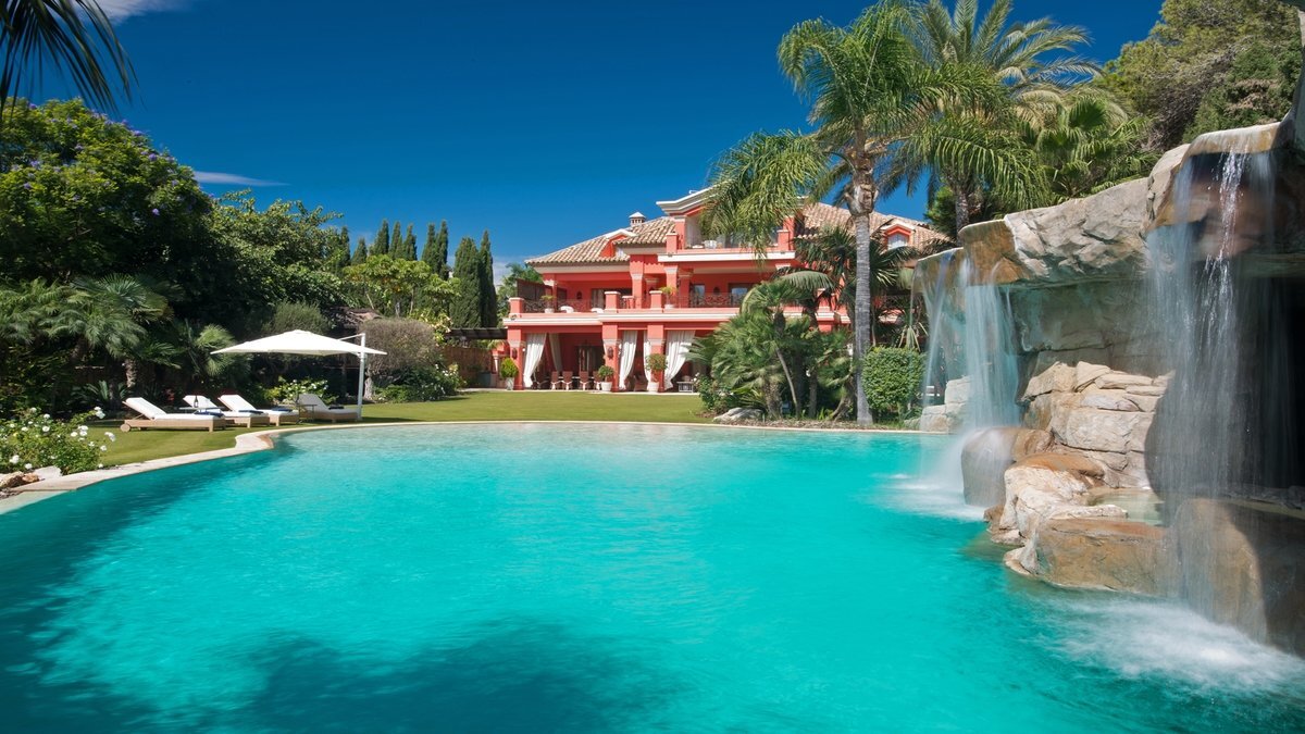 beachfront villa golden mile