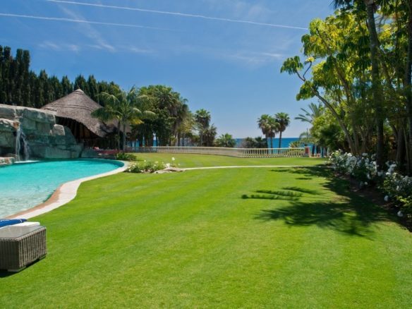 beachfront villa golden mile