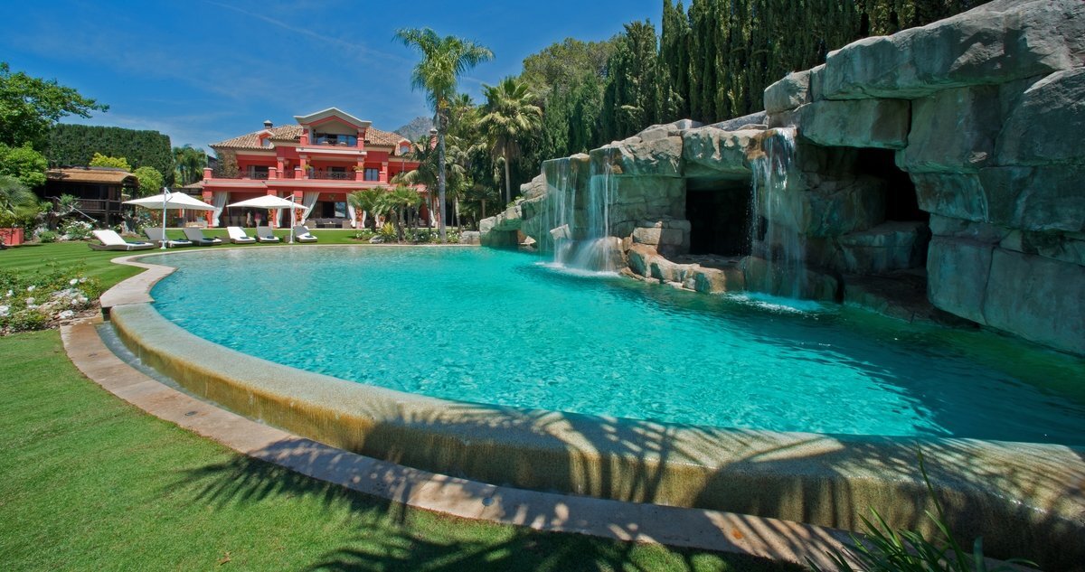 beachfront villa golden mile