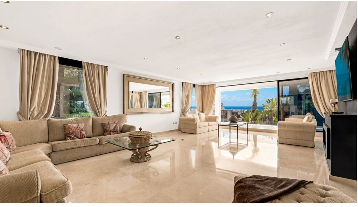 8 bedroom rental villa marbella 17 Versace Villa in Elviria, Marbella.