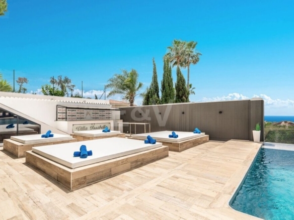 Versace Villa Elviria with Sea Views