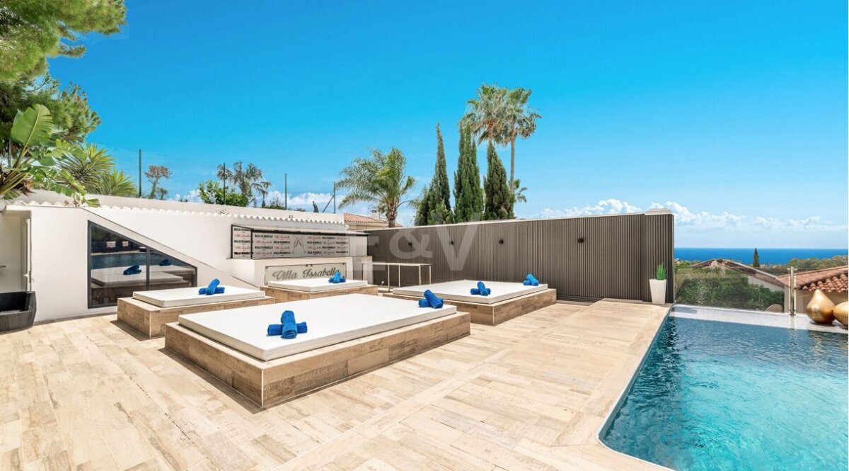 Versace Villa Elviria with Sea Views