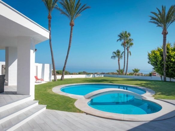 Beachside Villa El Rosario