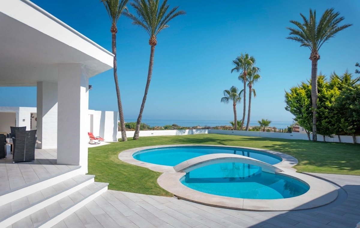 Beachside Villa El Rosario