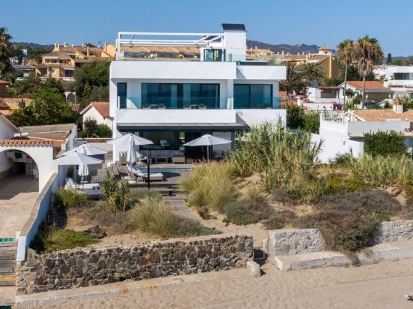 Beach-front Villa Marbella