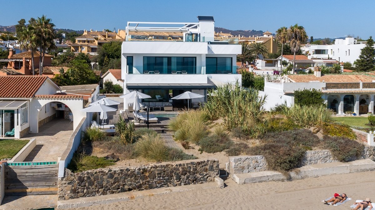 Beach-front Villa Marbella