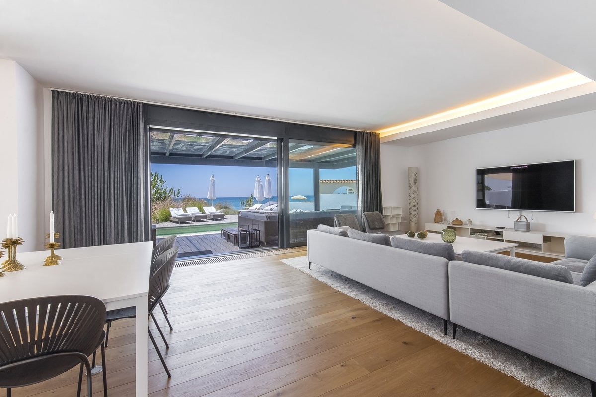Beach-front Villa Marbella