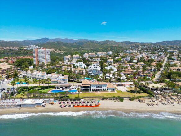 Front-Line Beach, Villa Alicate