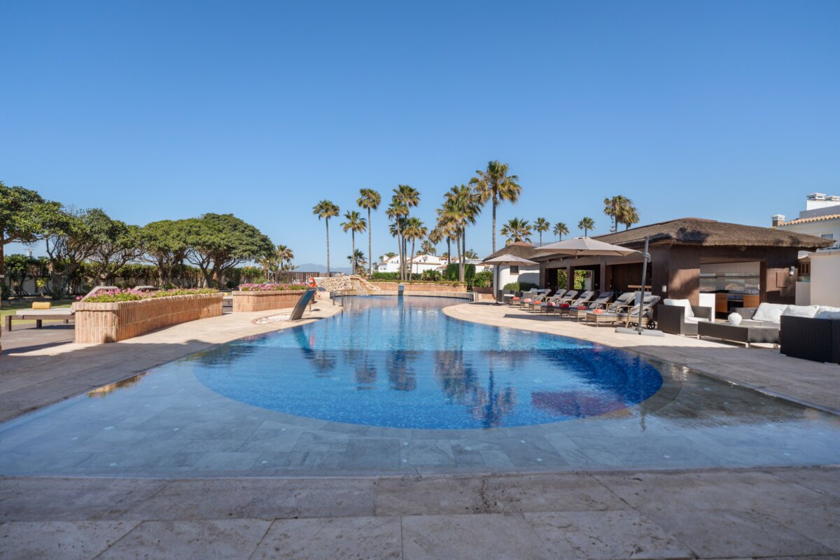 Front-Line Beach, Villa Alicate