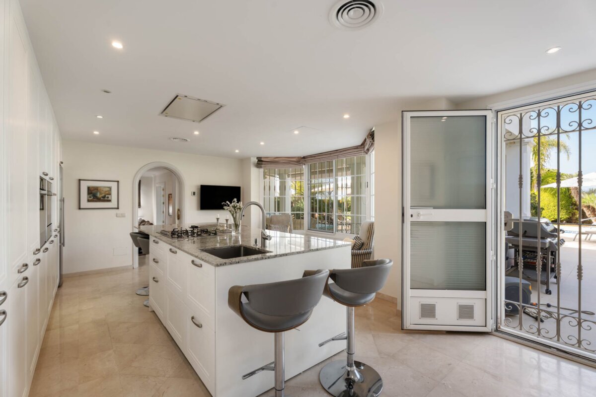 DSC03685 Elviria – walking distance to amenities and beaches.