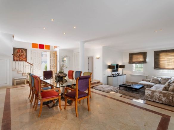 Elviria – walking distance to amenities and beaches.