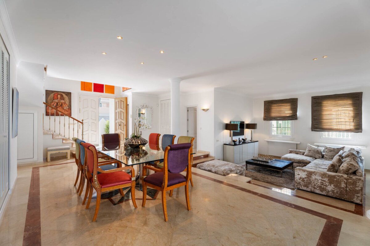 DSC03698 Elviria – walking distance to amenities and beaches.