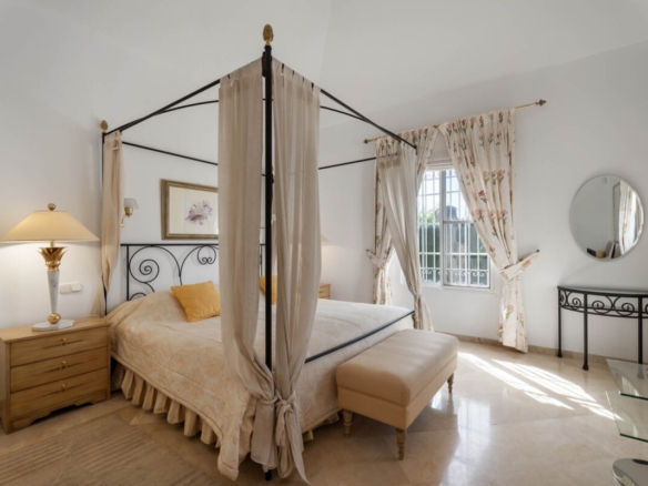 Elviria – walking distance to amenities and beaches.