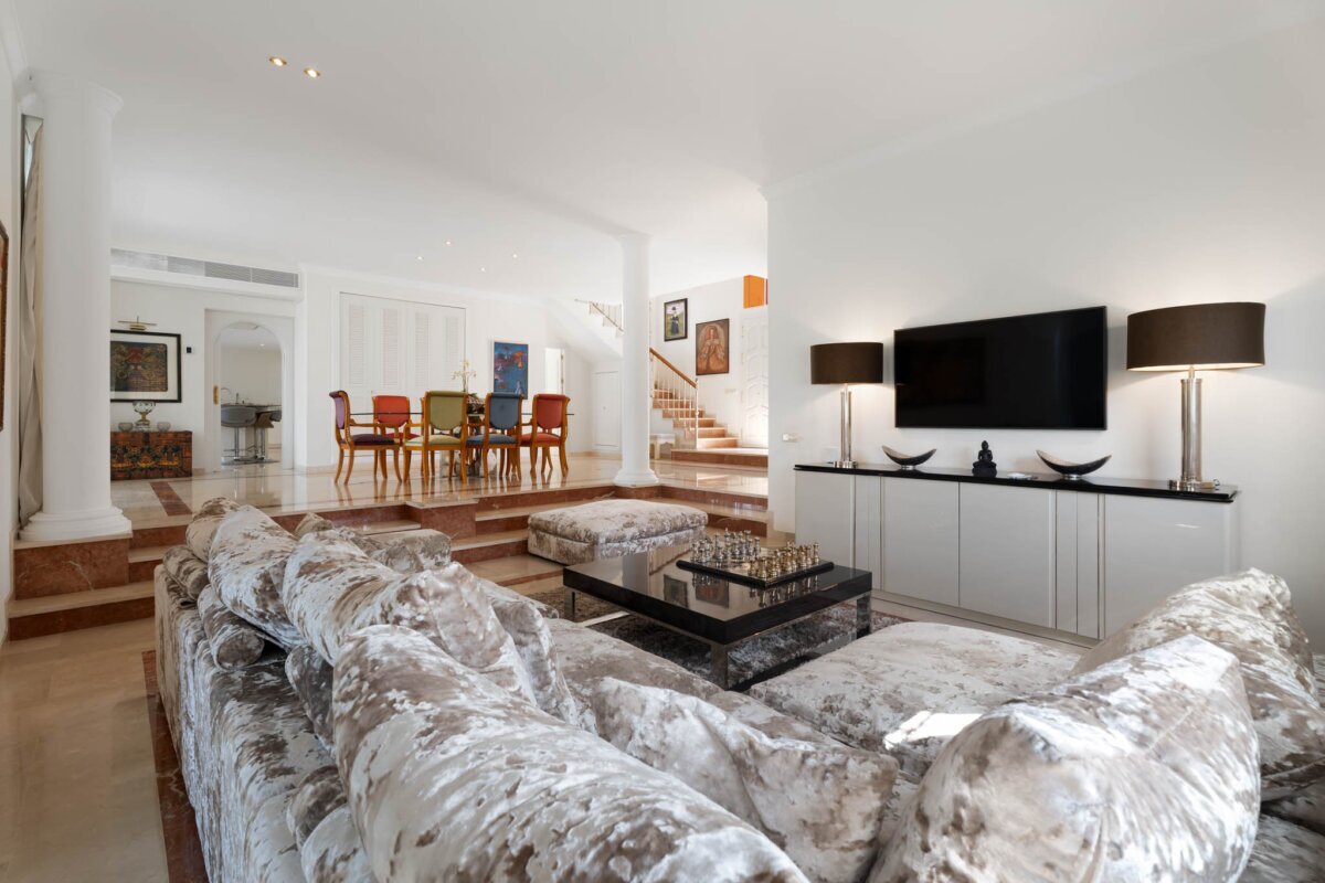 DSC03798 Elviria – walking distance to amenities and beaches.