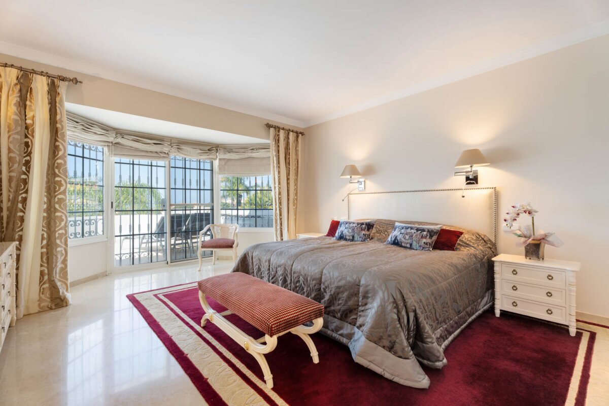 DSC03923 Elviria – walking distance to amenities and beaches.