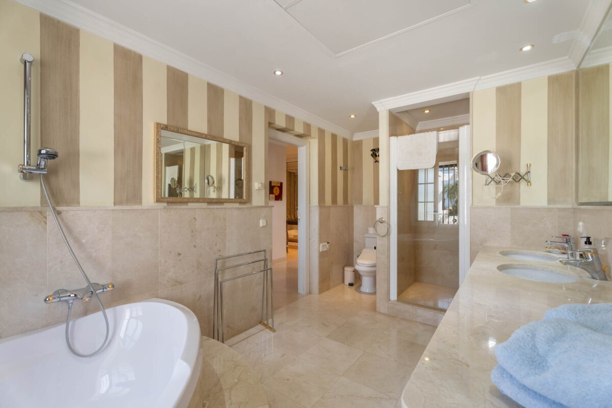 DSC03958 Elviria – walking distance to amenities and beaches.