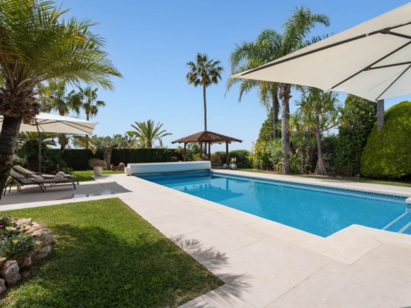 Elviria – walking distance to amenities and beaches.