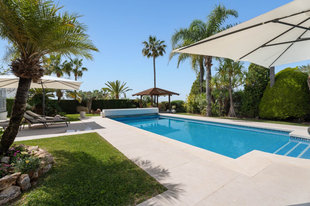 DSC04123 Elviria – walking distance to amenities and beaches.