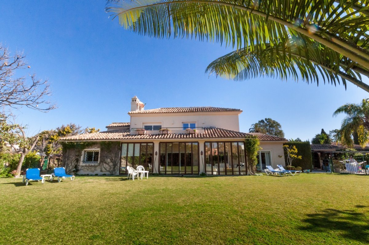 Top luxury villas Marbella neighbourhoods with scenic views