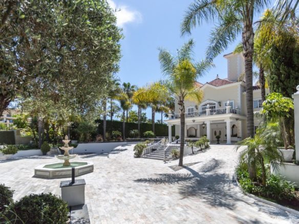 Mistral Beach Beachfront Villa