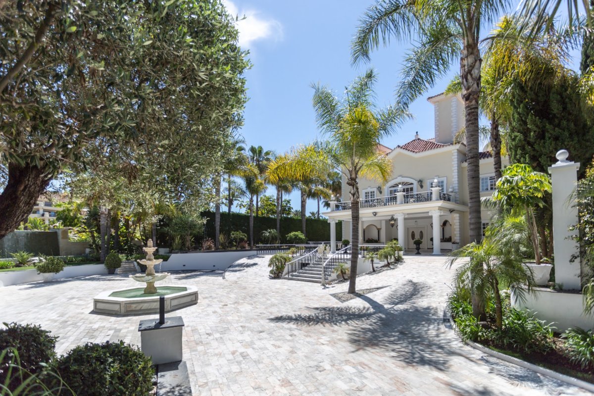 Mistral Beach Beachfront Villa