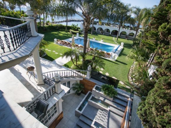 Mistral Beach Beachfront Villa