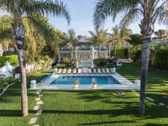Mistral Beach Beachfront Villa