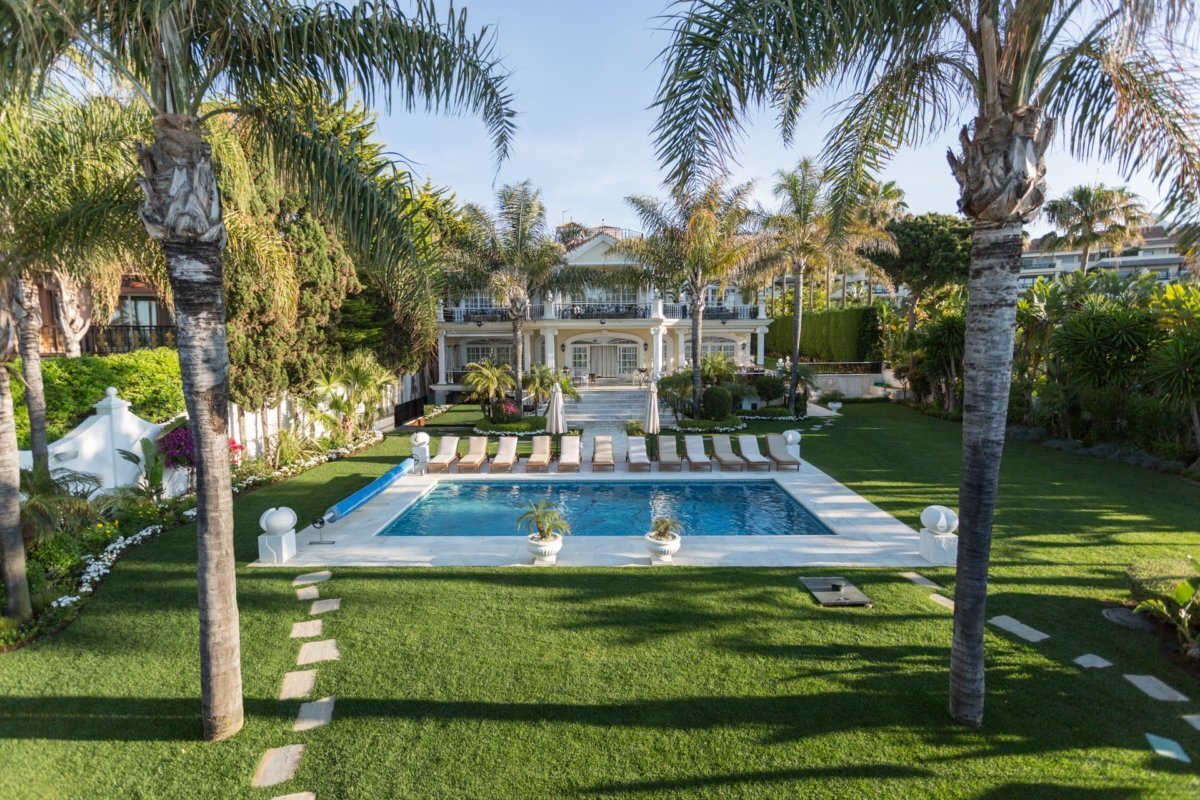 Mistral Beach Beachfront Villa