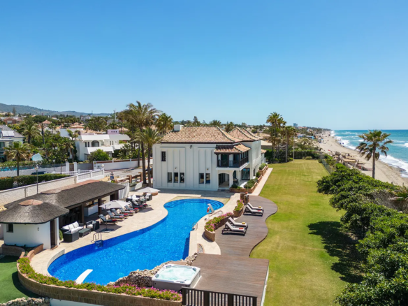 Front-Line Beach, Villa Alicate