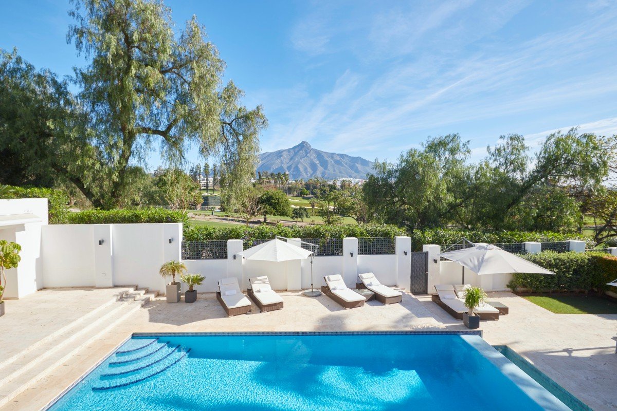 Discover the Luxury of Golf Villa Living in Spain