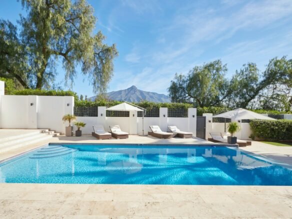 Discover the Luxury of Golf Villa Living in Spain