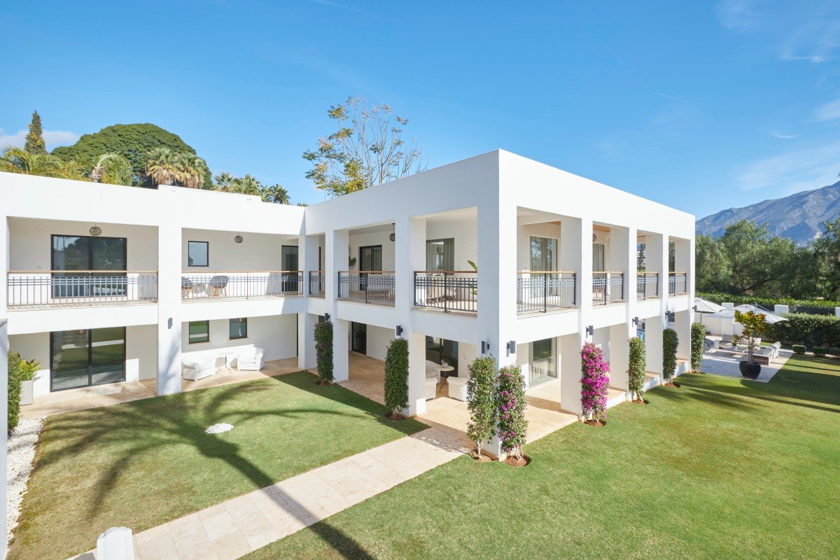 Discover the Luxury of Golf Villa Living in Spain