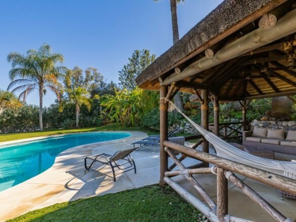 Villa Pool