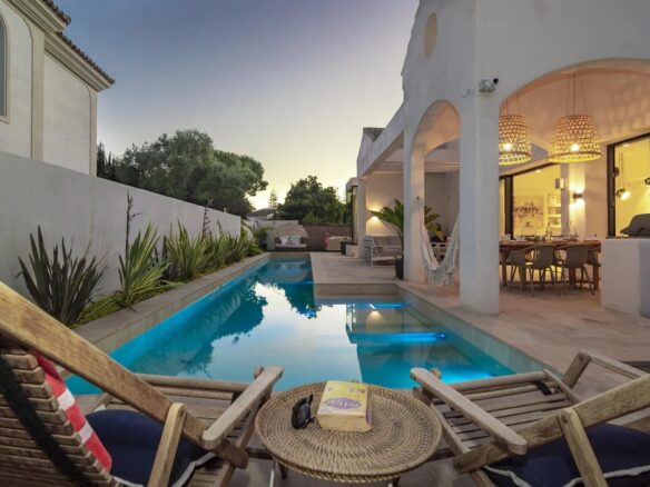 Villa Pool
