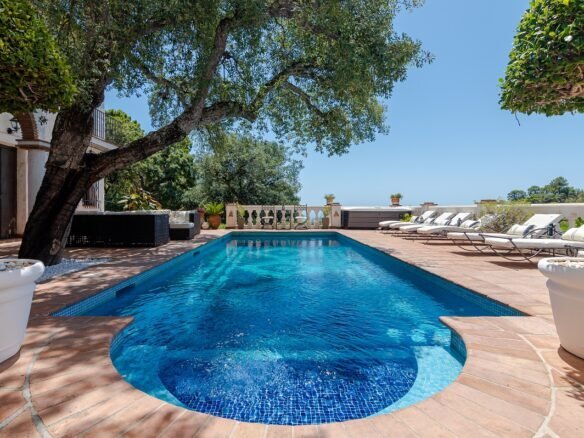 Villa Pool