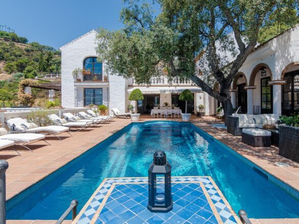 Villa Pool