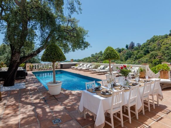 Villa Pool
