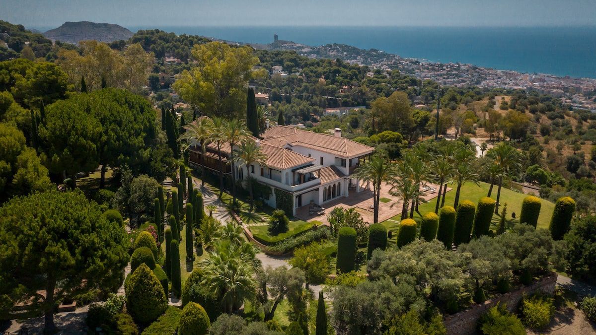 16 Spanish Mansion