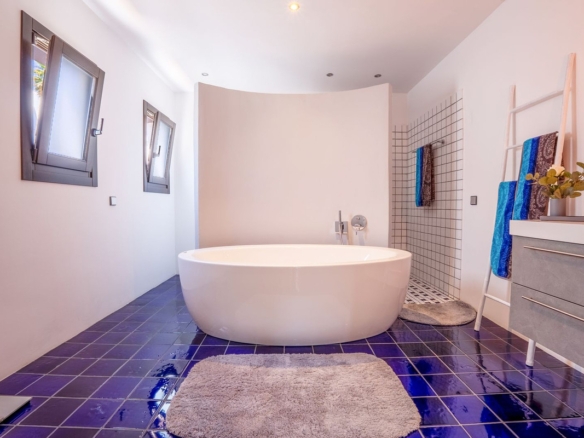 Luxury Frontline Golf Villa | Single-Level Living | Golf Membership Included